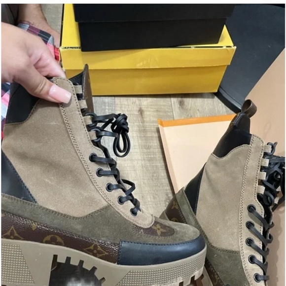 Louis Vuitton laureate boots - Picture 3 of 3